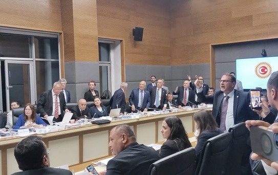 TBMM’de tansiyon yükseldi! “Adil olacaksınız” diyerek Başkanlık Divanı’na yürüdü