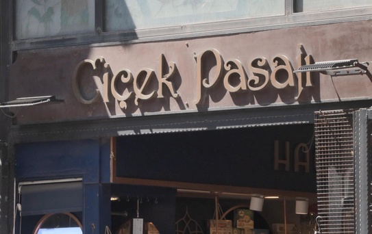 Herkesi rahatsız ediyor! Çiçek Pasajı'nda tartışma yaratan görüntü
