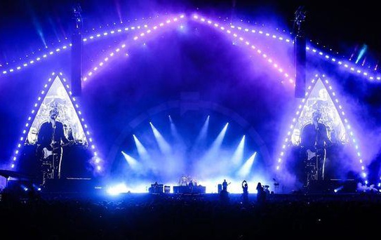 Dolu Kadehi Ters Tut ile Mor ve Ötesi, İstanbul Festivali’nde rock rüzgârı estirdi