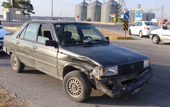 Karaman'da Motosiklet ve Otomobil Çarpıştı: 1 Yaralı