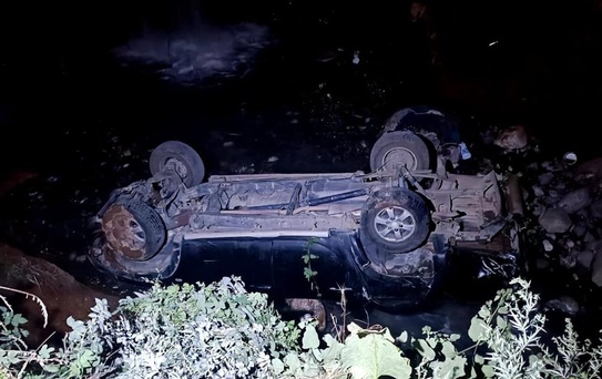 Kars'ta Pikap Dereye Düştü, 3 Yaralı
