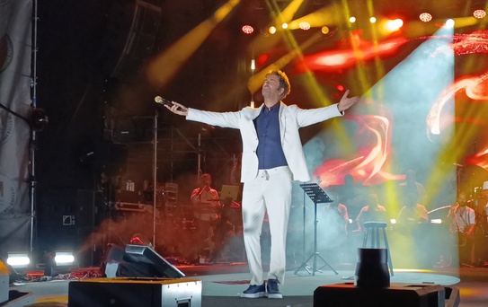 Marmaraereğlisi Karpuz Festivali'nde Mahsun Kırmızıgül Rüzgarı