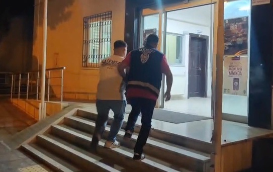 Mersin'de Otomobil Camını Kıran Şüpheli Yakalandı