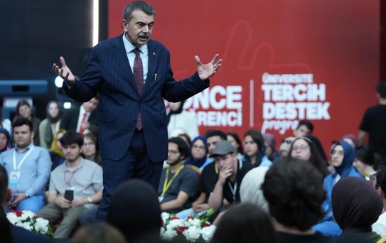 Bakan Tekin'den 'serbest kıyafet' sorusuna yanıt: Bu yüzden kaldırılmış