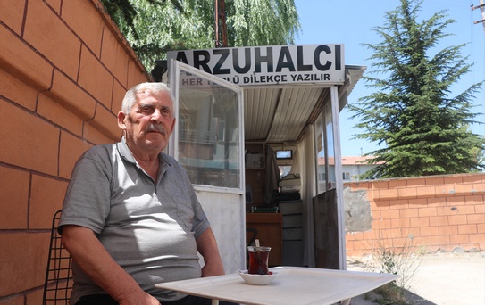 Daktilo ile hizmet veren arzuhalci