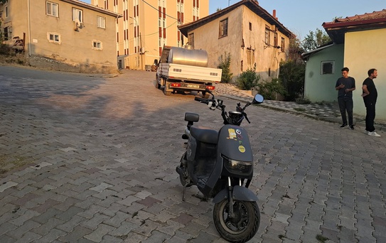 Kütahya'da Elektrikli Bisiklet-Kamyonet Çarpışması: 1 Yaralı