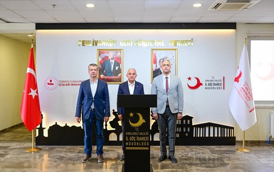 Vali Turan'dan Göç Merkezine Ziyaret