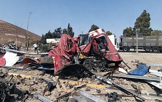 Hatay'da TIR Kazası: Sürücü Yaralandı