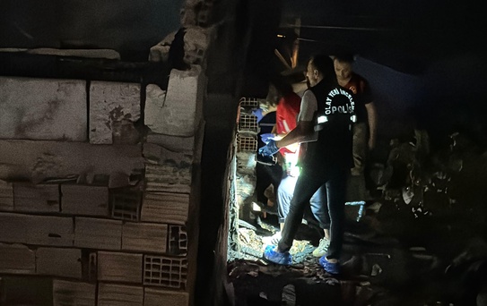 İzmir'de Yangında Anneanne ve Torunu Hayatını Kaybetti