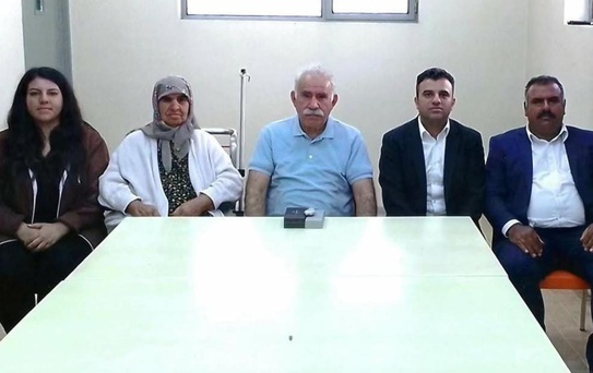 Öcalan'ın ailesiyle çektirdiği fotoğraf paylaşıldı