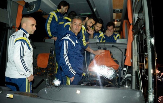 Bakan Gürlek açıkladı: Fenerbahçe otobüsü saldırısında 5 gözaltı kararı