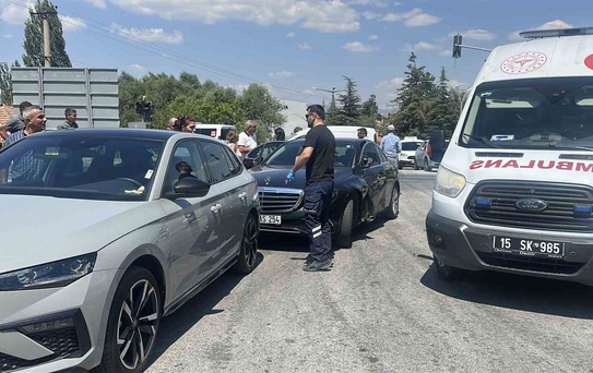 Burdur'da Motosiklet ve Otomobil Çarpıştı