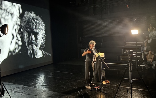 Mehmet Ali Nuroğlu'nun 'Dünyada' Performansı Londra'da
