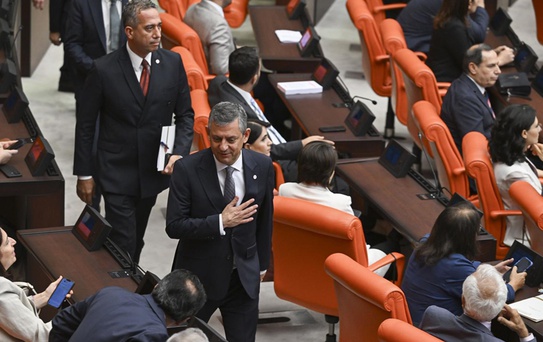 Özgür Özel'le aynı fikirde değiller! Yeni Parti'de büyük fire