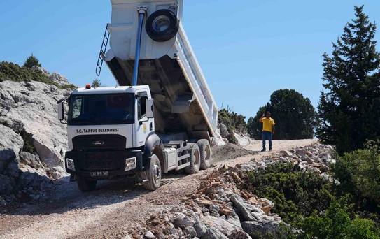 Tarsus’ta kırsal mahallelerin yol sorunu çözülüyor