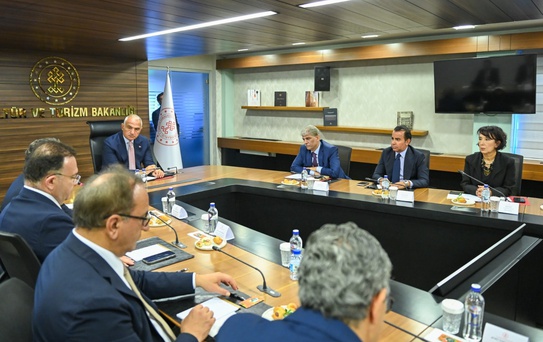 Bakan Ersoy, Hizmet İhracatçıları ile Toplandı