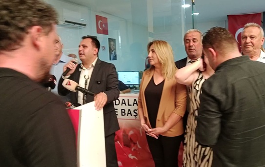 Dalaman Belediye Başkanı Sezer Durmuş CHP'den İstifa Ederek YENİ Parti'ye Katıldı