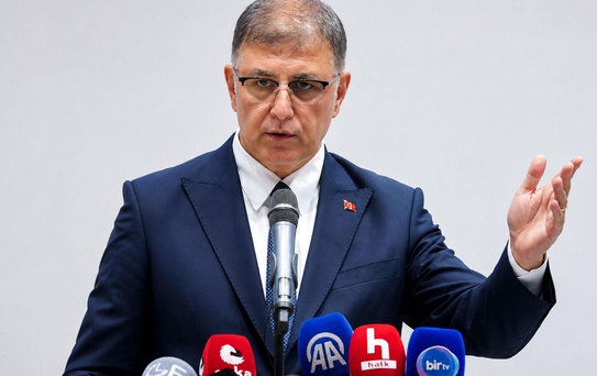 İzmir Büyükşehir Belediye Başkanı Cemil Tugay ayrıldığı CHP'nin WhatsApp grubuna yeniden eklendi