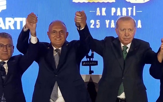 3 milletvekili daha AK Parti'ye katıldı! Rozetlerini Cumhurbaşkanı Erdoğan bizzat taktı