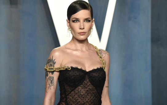 Halsey’den şaşırtan Türkçe hamle! Oğlu Ender için bakın ne yazdı