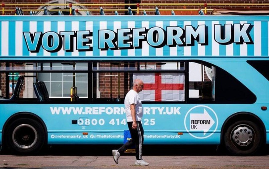 Farage, Clacton'da Ara Seçimi Kazandı
