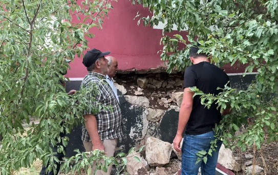 Yüksekova'da Patlamalar Evleri Tehdit Ediyor