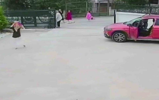 Korgan'da Köpeğe Araç Çarptı, Çocuk Bayıldı