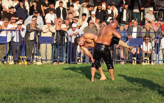 Asarcık güreşlerinde başpehlivan Orhan Okulu oldu