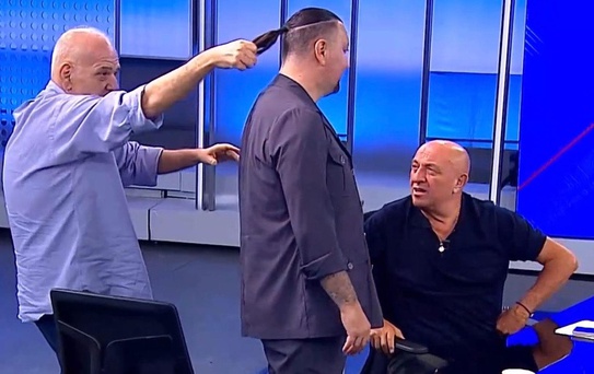 Ahmet Çakar ve Necati Ateş, o pozisyonu stüdyoda canlandırdı