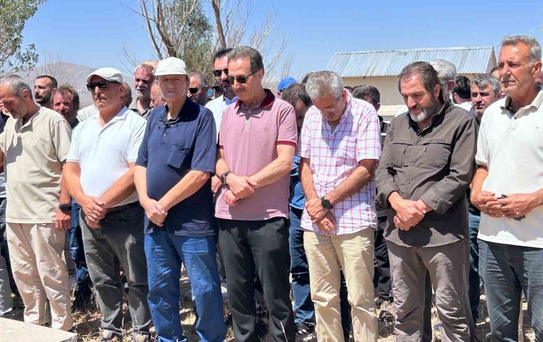 Genç Eczacı Akyüz Toprağa Verildi