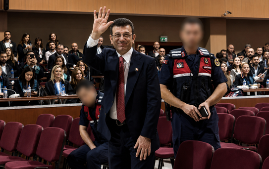 İBB davasında tansiyon yükseldi! İmamoğlu soru sorunca hakimden sert müdahale: Böyle soru sorulmaz