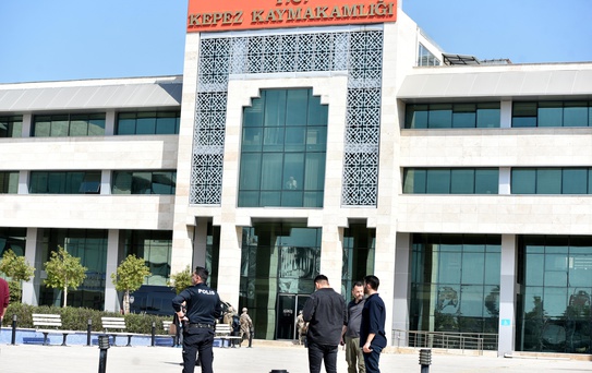 Kaymakamlığa silahlı saldırı! Personele verilen ceza olayı gölgede bıraktı