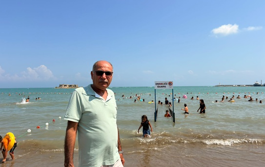 Yumurtalık’ta mavi bayrak yenilendi, engelsiz plaj dönemi başladı