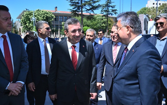 Cumhurbaşkanı Yardımcısı Yılmaz: Vatandaşın 'yastık altı' Merkez Bankası rezervinden büyük