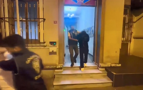 Havai fişek yangını: Ressamın yılların emeği yandı, 4 gözaltı