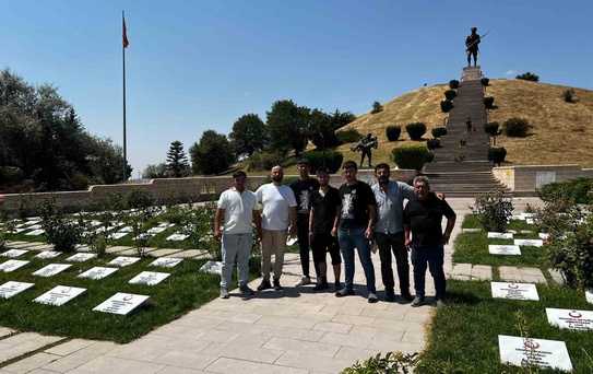 Öğrenciler 510 Şehidin Mezar Taşını Yeniledi