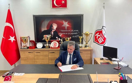 Yönetim kurulu üyelerini istifaya davet eden başkanı görevden aldılar