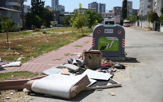 Seyhan'da Çöp Sorunu Tepki Çekiyor