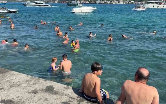 İstanbul'da Sıcak Hava, Vatandaşlar Plajlara Akın Etti