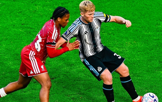 Salah'sız Liverpool ilk maçında puanı 90+9'da kurtardı