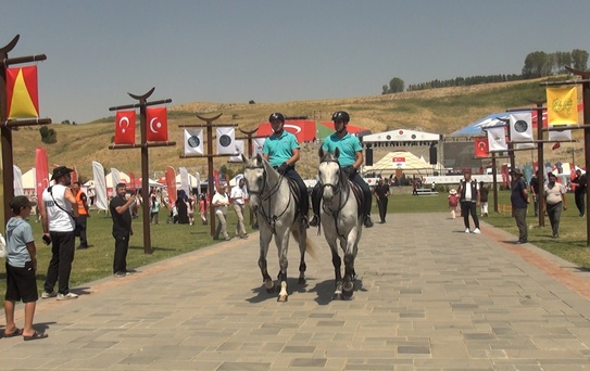 Atlı Jandarma, Ahlat'ta Malazgirt Zaferi Coşkusuna Renk Katıyor