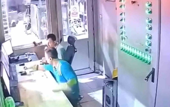 Fabrikada Patlama: 2 Yaralı - sondakika.com