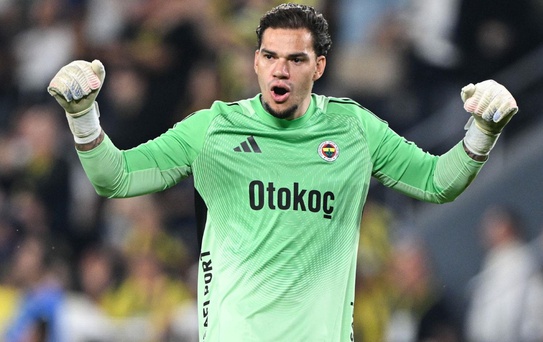 Ederson'dan parmak ısırtan performans
