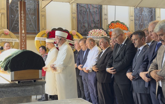 KOÜ Rektörü Cantürk'ün Annesi Defnedildi