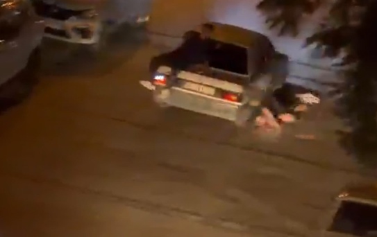 Gençler Bagajda Tehlikeli Yolculuk Yaptı