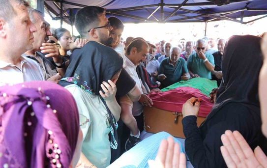 Özel hastanede ihmal iddiası! Anne ile bebeği yan yana toprağa verildi