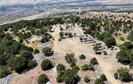 Yalvaç'taki Antik Men Kutsal Alanı