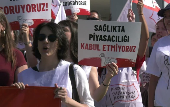 Kadınlar Ücretsiz HPV Aşısı İçin Eylemde