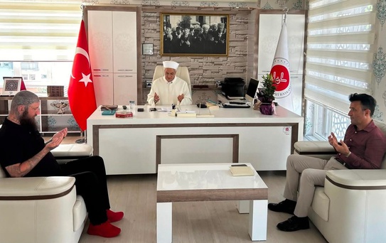 Kur'an etkisiyle Müslüman oldu