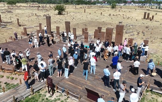Malazgirt Zaferi İçin Ahlat'ta Ziyaretçi Yoğunluğu